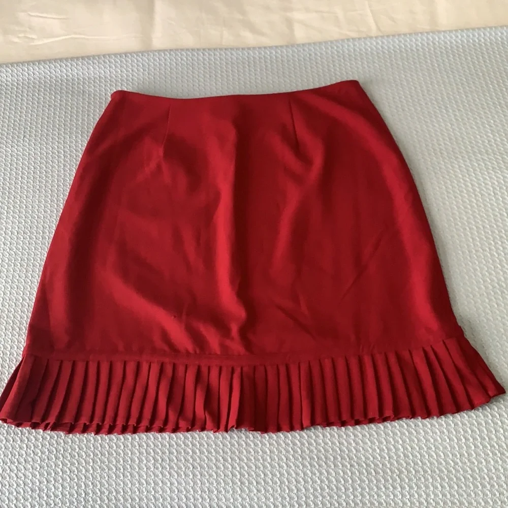 Larry Levine Pleated Bottom Pencil Skirt. Size 14 - Picture 2 of 5